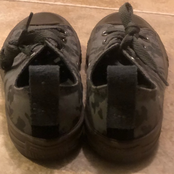 Camo Converse sneakers 💚🖤💚 - Picture 3 of 6